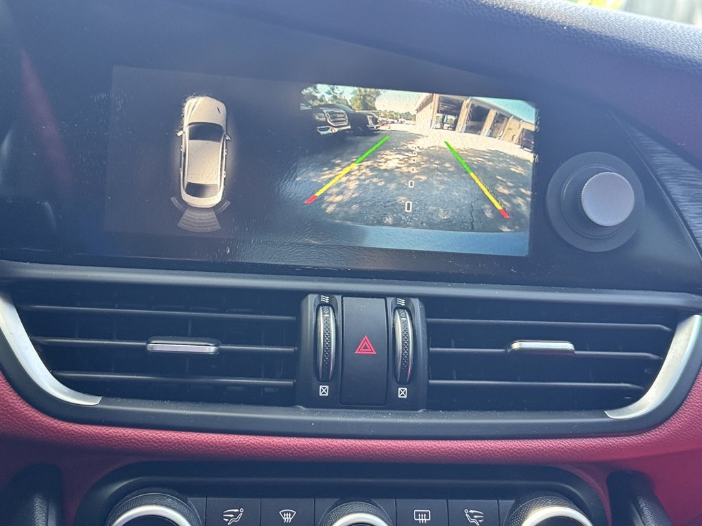 Used 2019 Alfa Romeo Giulia AWD image 8