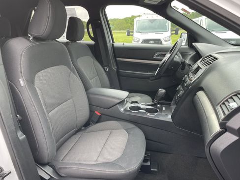 Certified 2018 Ford Explorer XLT FWD image 23