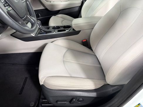 Used 2015 Hyundai Sonata SE w/ Option Group 02 image 10