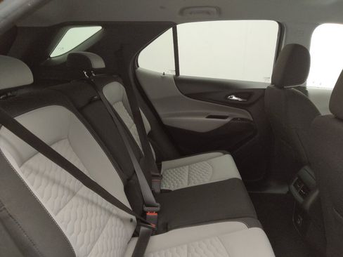 Used 2020 Chevrolet Equinox LS w/ LS Convenience Package image 19