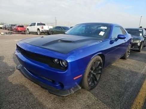 Used 2020 Dodge Challenger R/T RWD image 2