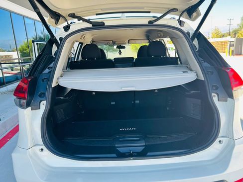 Used 2018 Nissan Rogue SV w/ Premium Package FWD image 34
