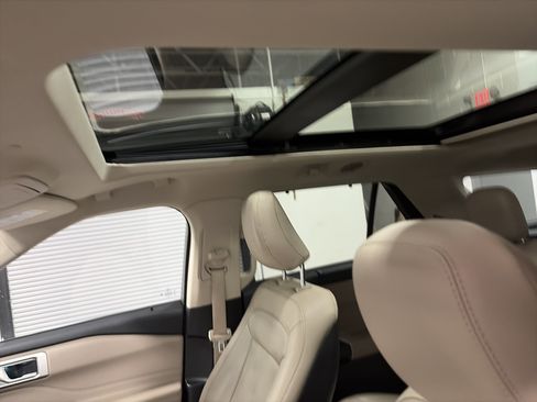 Used 2020 Ford Explorer Limited image 11