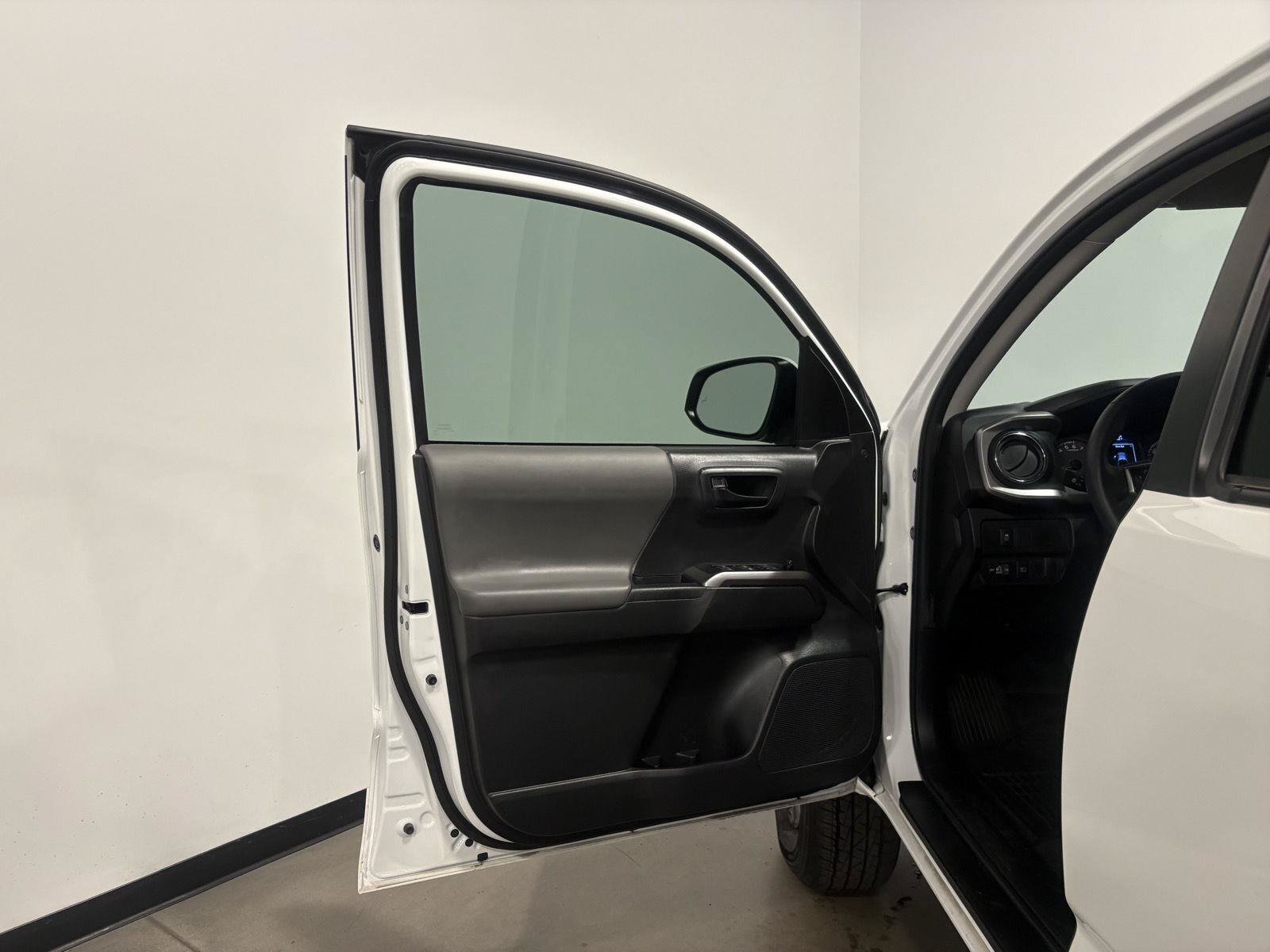 Used 2023 Toyota Tacoma SR5 w/ Technology Package AWD/4WD image 17