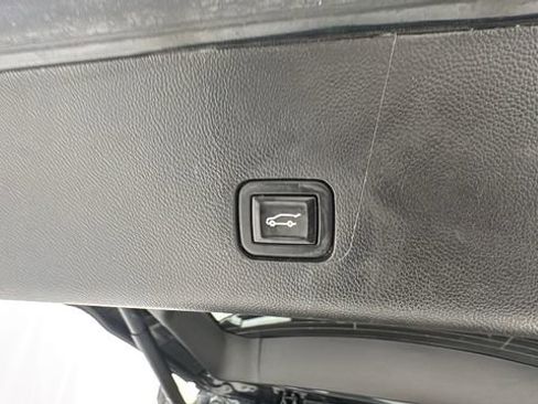 Used 2021 Chevrolet Traverse RS image 17