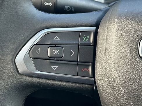 Used 2024 Jeep Compass Latitude image 18