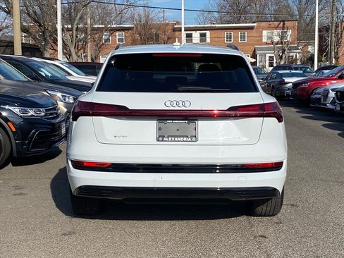 Used 2022 Audi e-tron Premium w/ Convenience Plus Package image 4