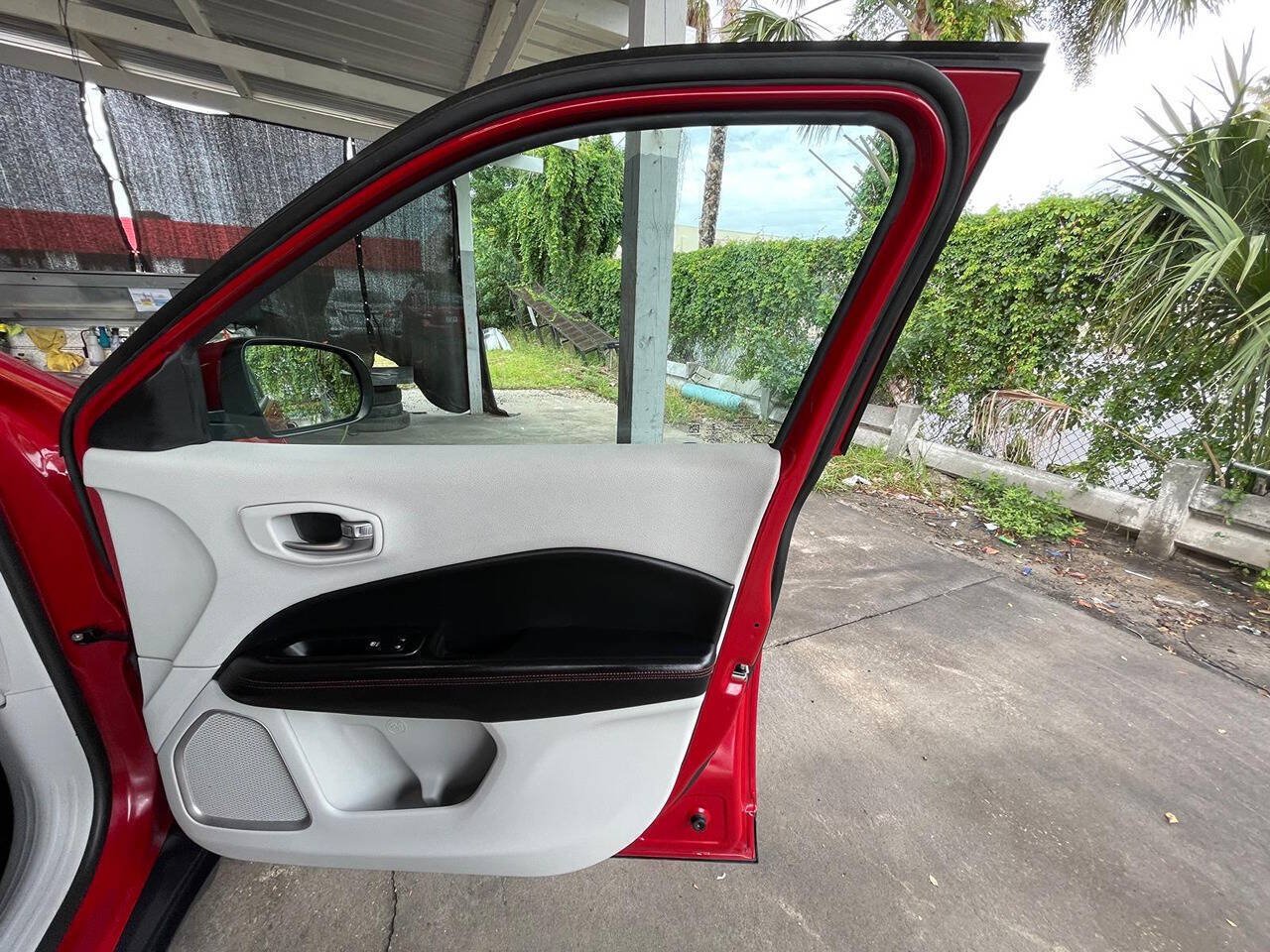 Used 2019 Jeep Compass Limited FWD image 16