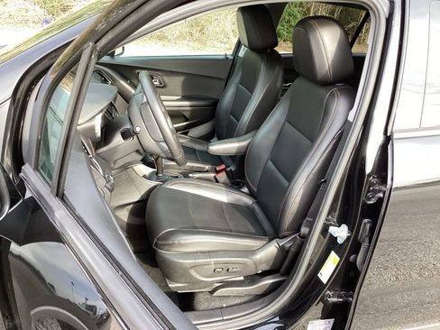 Used 2021 Chevrolet Trax LT w/ Premium Seat Package image 27