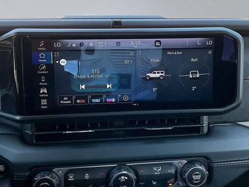 Certified 2025 Jeep Wrangler Unlimited Rubicon w/ Convenience Group AWD/4WD image 10
