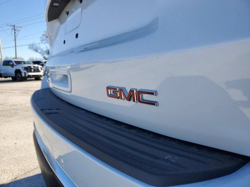 New 2026 GMC Yukon XL Denali w/ Sun & Power Step Package AWD/4WD image 7