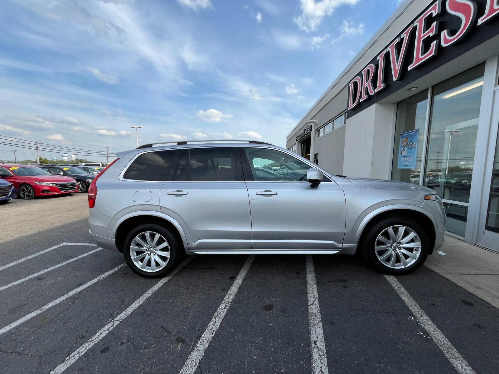 Used 2016 Volvo XC90 T6 Momentum AWD/4WD image 13