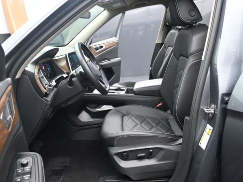 Used 2025 Volkswagen Atlas SE FWD image 23