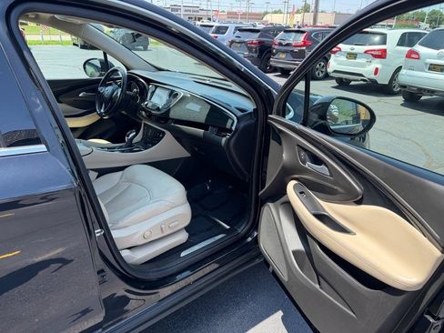 Used 2017 Buick Envision Essence FWD image 12