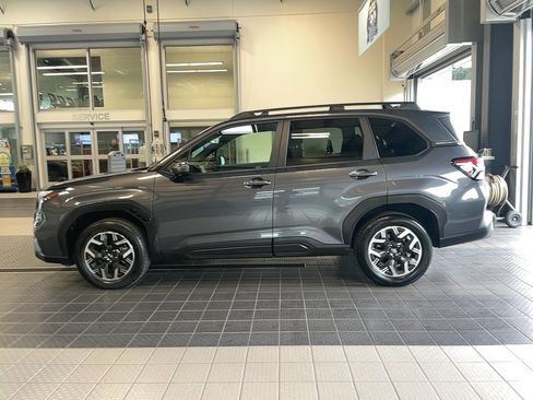 Used 2025 Subaru Forester Premium AWD/4WD image 4