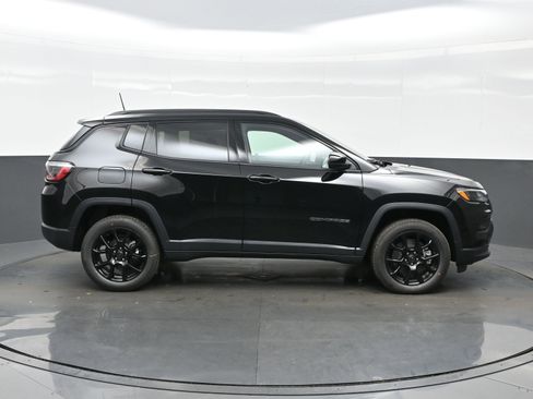New 2026 Jeep Compass Latitude AWD/4WD image 7