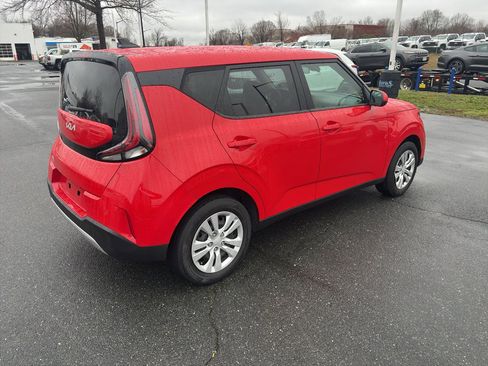 Used 2023 Kia Soul LX image 7