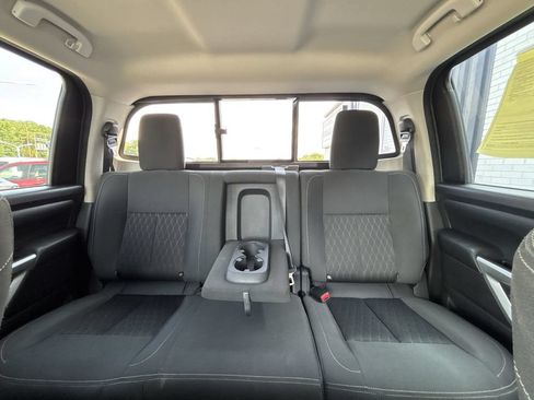 Used 2018 Nissan Titan SV RWD image 24