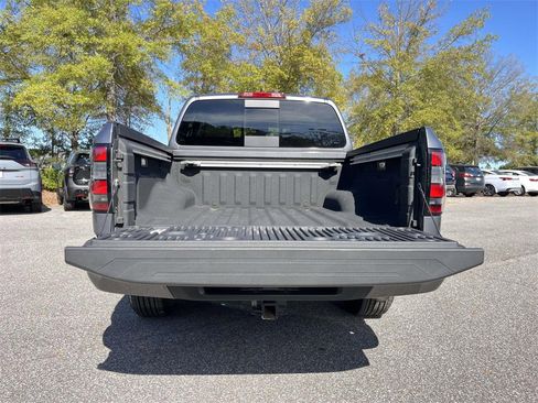 Used 2024 Nissan Frontier SL image 9