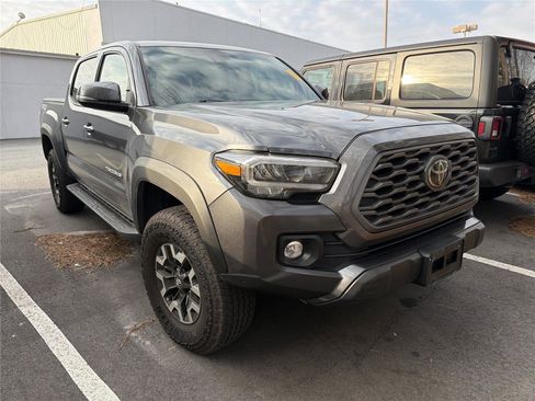 Used 2023 Toyota Tacoma TRD Off-Road w/ TRD Premium Off Road Package image 4