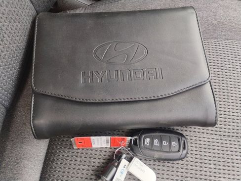 Used 2019 Hyundai Santa Fe SEL image 38