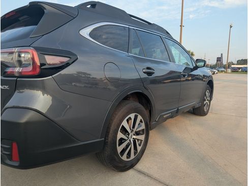 Used 2022 Subaru Outback Premium AWD/4WD image 3