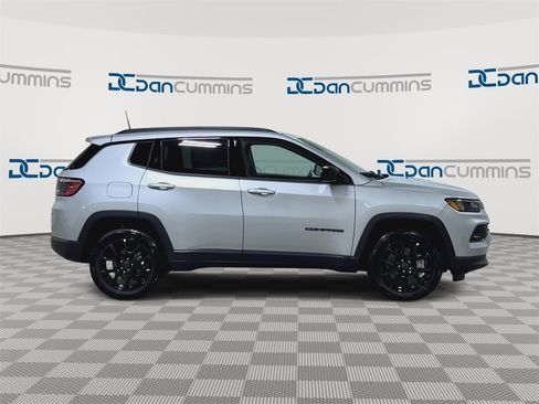New 2026 Jeep Compass Latitude image 9