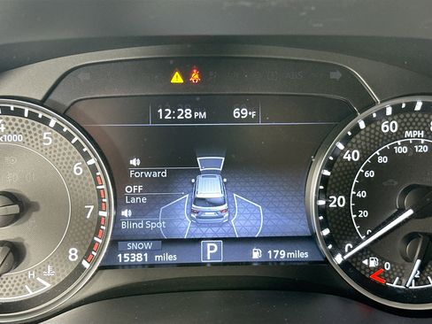 Used 2024 Nissan Armada SL image 12