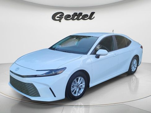 Used 2025 Toyota Camry LE w/ Convenience Package FWD image 1