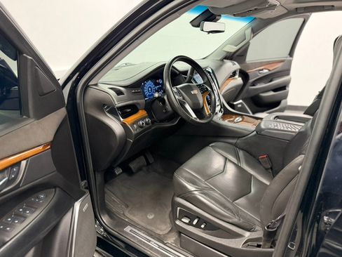 Used 2017 Cadillac Escalade Luxury AWD/4WD image 36