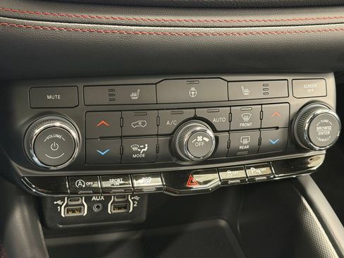 Used 2025 Dodge Durango GT AWD/4WD image 16
