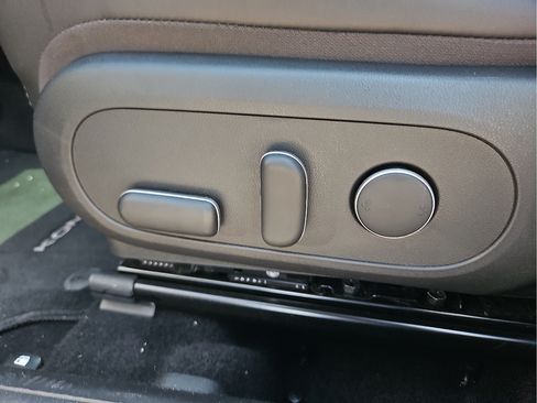 Used 2024 Hyundai Kona Limited AWD/4WD image 14