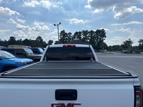 Used 2018 GMC Sierra 1500 SLT w/ Enhanced Driver Alert Package RWD image 4