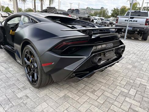 Used 2024 Lamborghini Huracan Tecnica RWD image 10