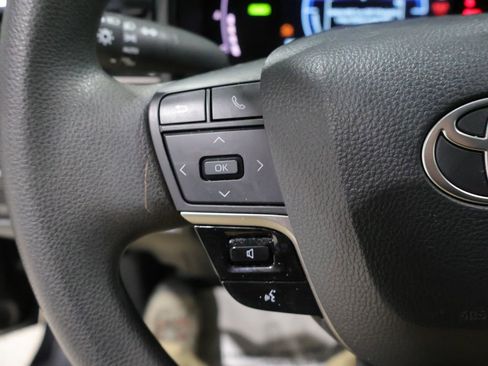 Used 2025 Toyota Camry LE FWD image 32