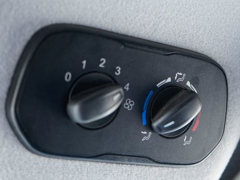 Used 2019 Ford Transit 350 XLT image 29