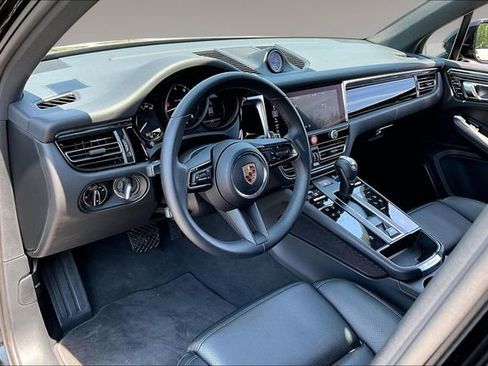 Used 2025 Porsche Macan image 17