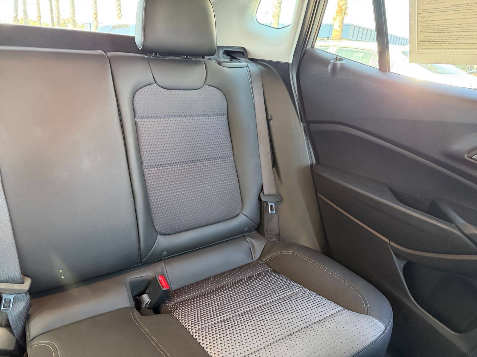 Used 2025 Chevrolet Trax LT FWD image 35
