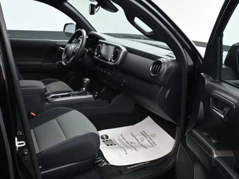 Used 2021 Toyota Tacoma TRD Off-Road image 14