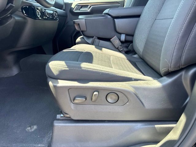 Used 2024 Chevrolet Silverado 1500 LT AWD/4WD image 16