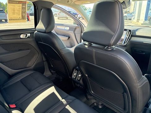 Certified 2024 Volvo XC40 B5 Plus w/ Climate Package AWD/4WD image 36