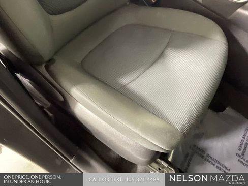 Used 2022 Toyota RAV4 LE FWD image 28