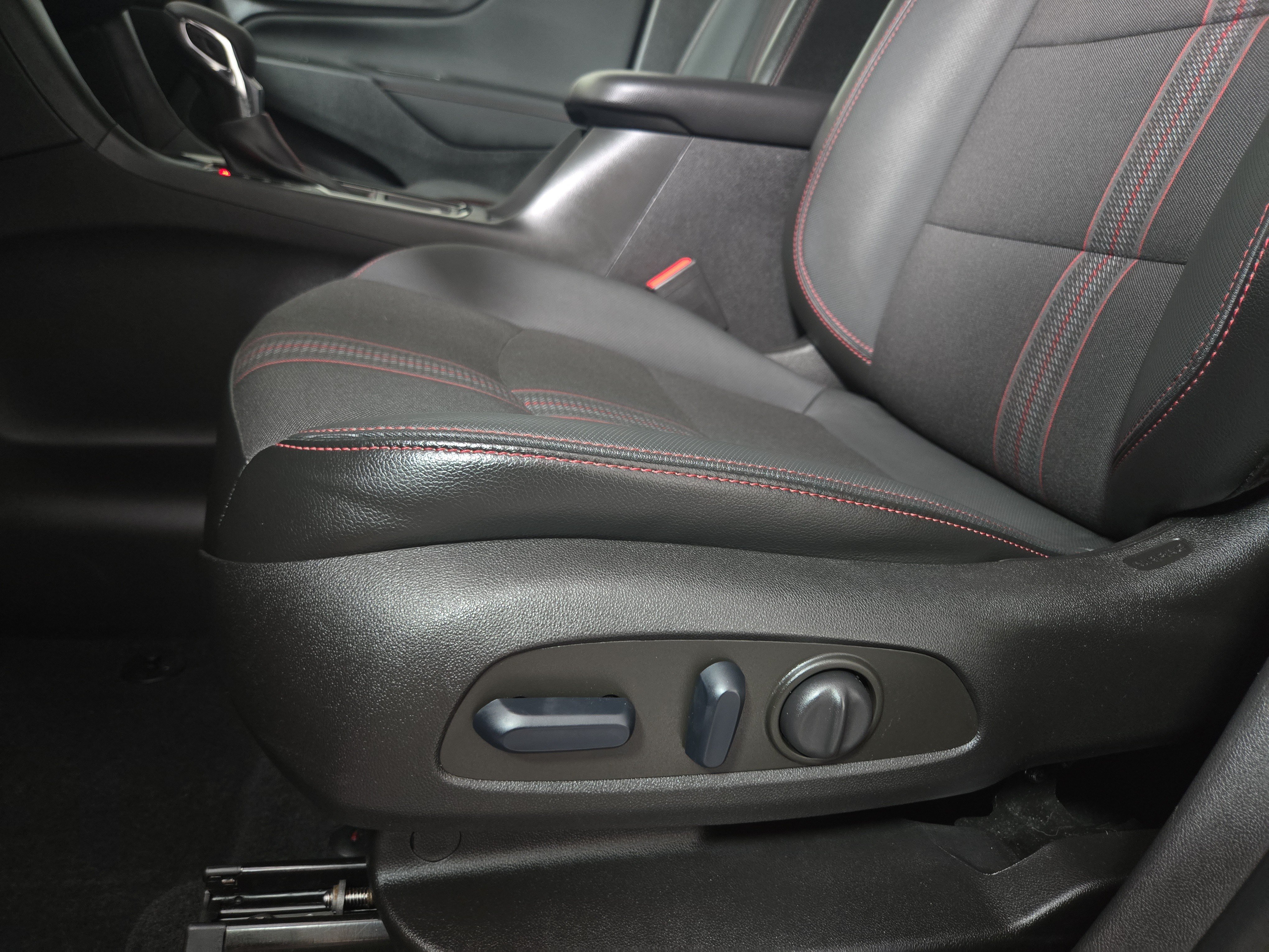 Certified 2023 Chevrolet Equinox RS FWD image 29