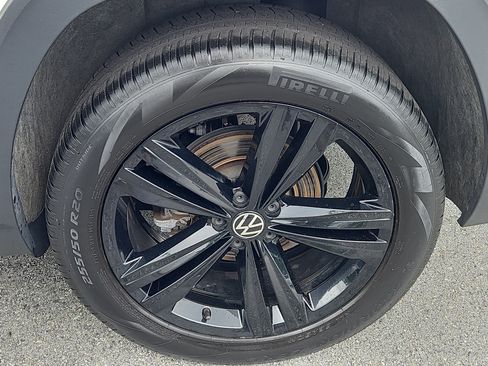 Certified 2023 Volkswagen Atlas Cross Sport SEL R-Line AWD/4WD image 31