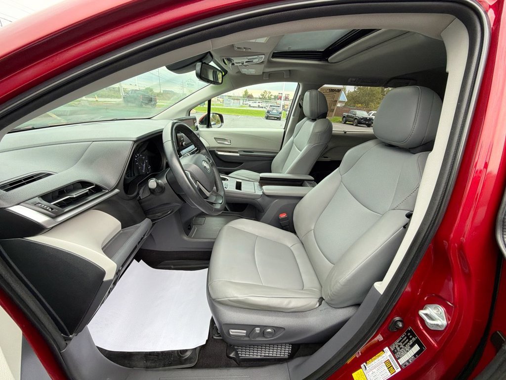 Used 2021 Toyota Sienna XLE AWD/4WD image 17