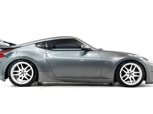 Used 2016 Nissan 370Z Coupe RWD image 4