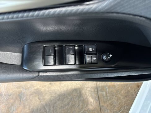 Used 2025 Toyota Camry SE w/ Convenience Package FWD image 13