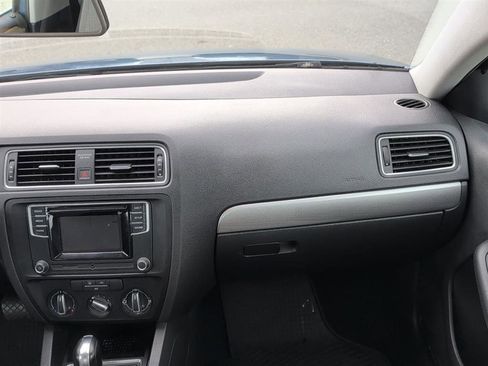 Used 2017 Volkswagen Jetta S image 11