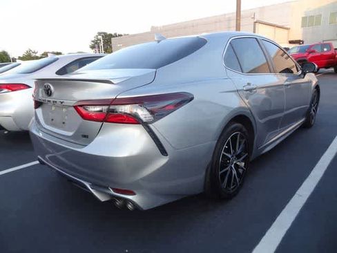 Used 2024 Toyota Camry SE w/ Cold Weather Package FWD image 4