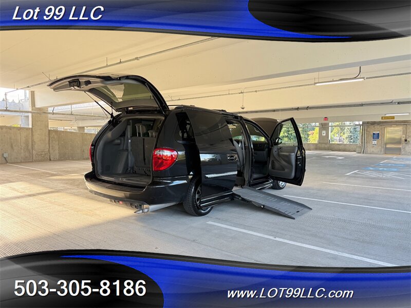 Used 2006 Chrysler Town & Country Touring w/ Trailer Tow Prep Group FWD image 33